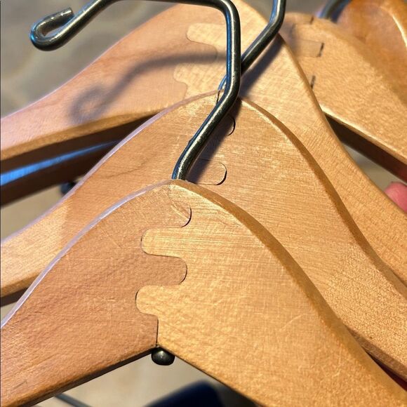 Five vintage wooden hangers with dowel USA made tongue and groove 5 hangers - Picture 4 of 8